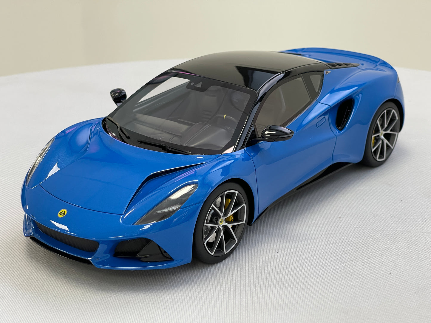 Lotus Emira First Edition scale 1/18