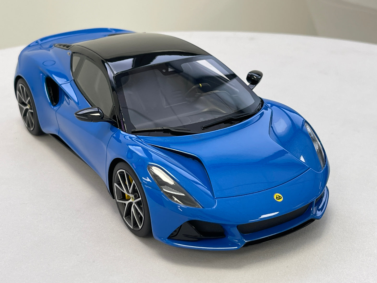 Lotus Emira First Edition scale 1/18