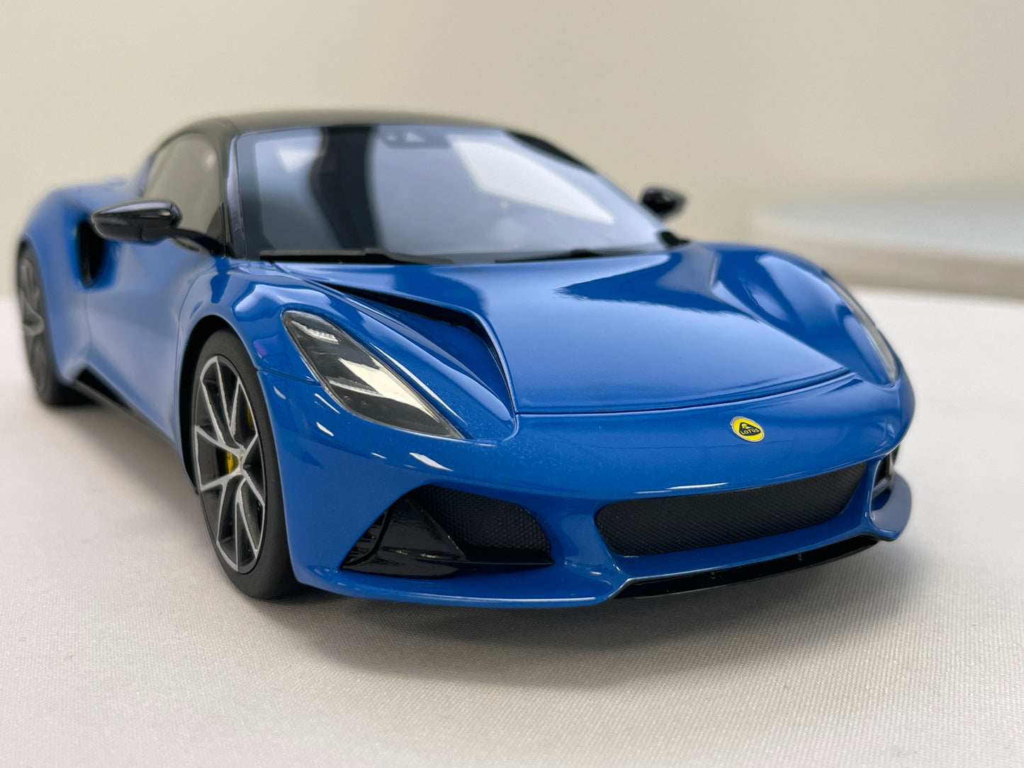 Lotus Emira First Edition scale 1/18
