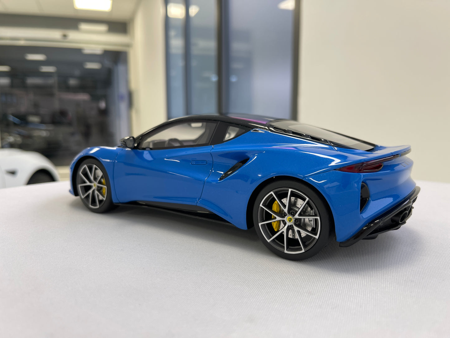 Lotus Emira First Edition scale 1/18