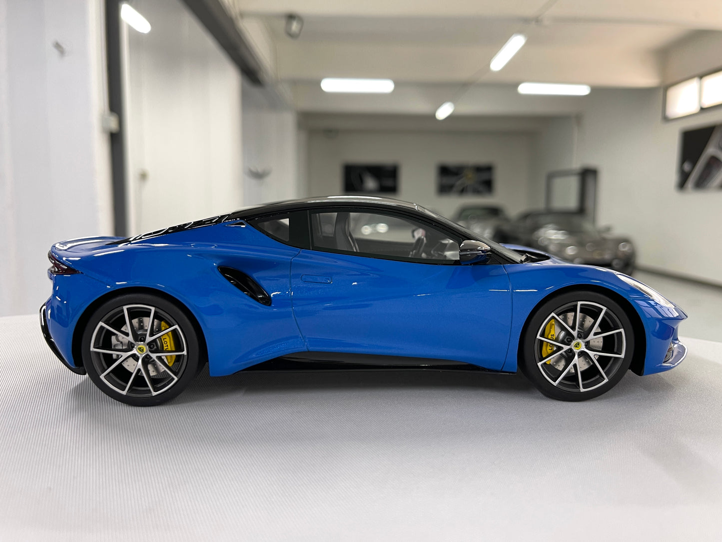 Lotus Emira First Edition scale 1/18